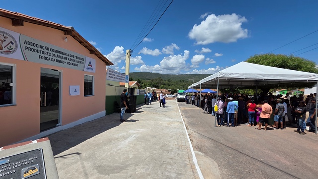 Entregas no Assentamento Mocambo 